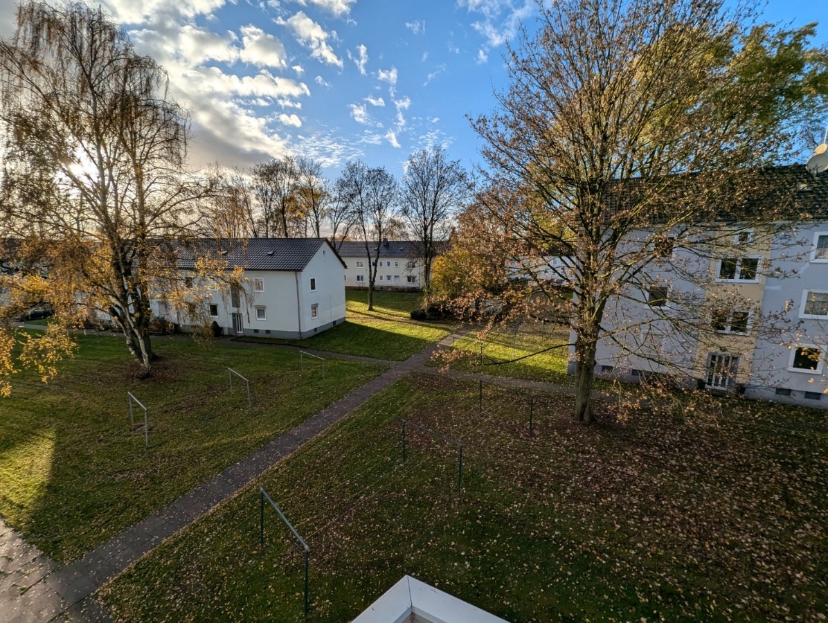 *** Kernsanierte 3-Zimmer Wohnung mit neuer Einbauküche in grüner Lage *** - Photo 1