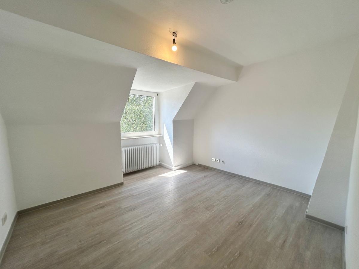 Schöne Dachgeschosswohnung mit modernem Badezimmer - Photo 4