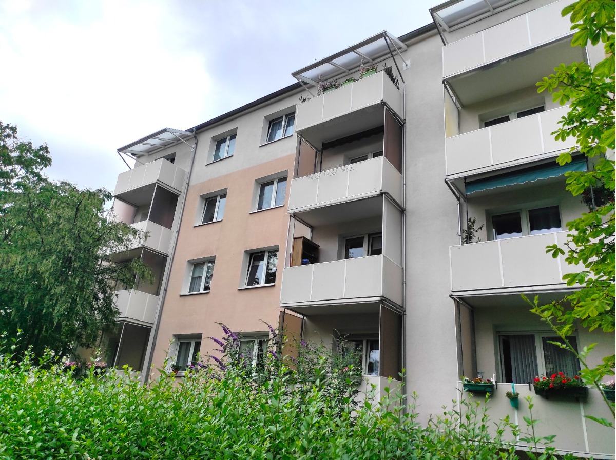 Renovierte Wohnung mit Balkon und Einbauküche - Foto 2