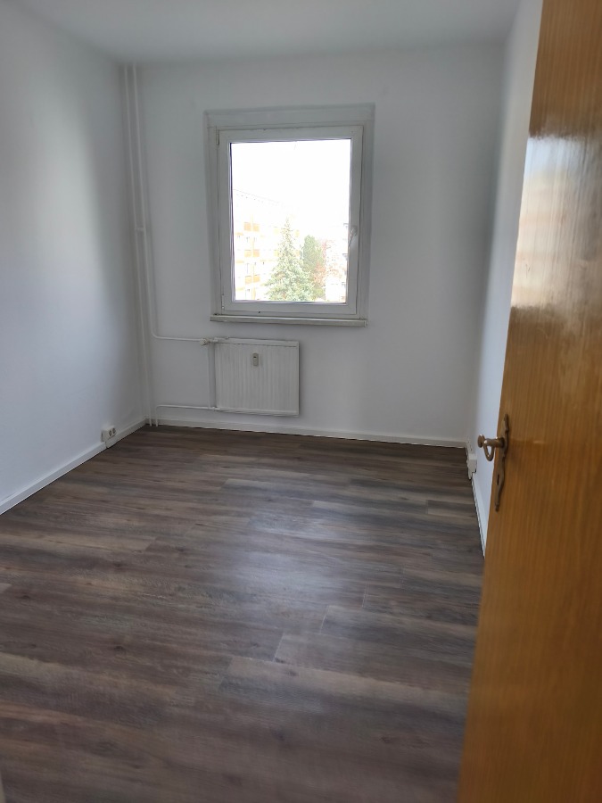 Der neue Bodenbelag ist der Eye-Catcher der Wohnung ! - Photo 2
