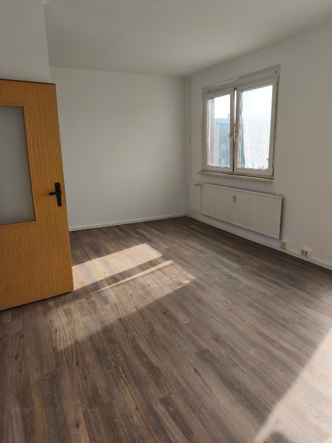 Der neue Bodenbelag ist der Eye-Catcher der Wohnung ! - Photo 4