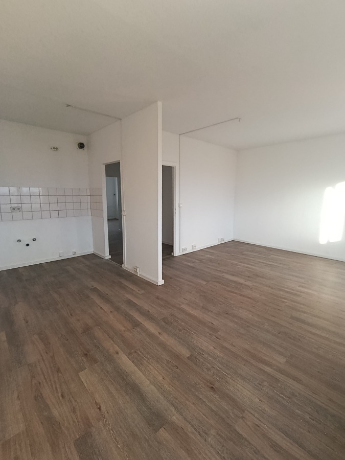 Frisch Renovierte 3-Raum-Wohnung mit Badewanne und Balkon - Foto 3