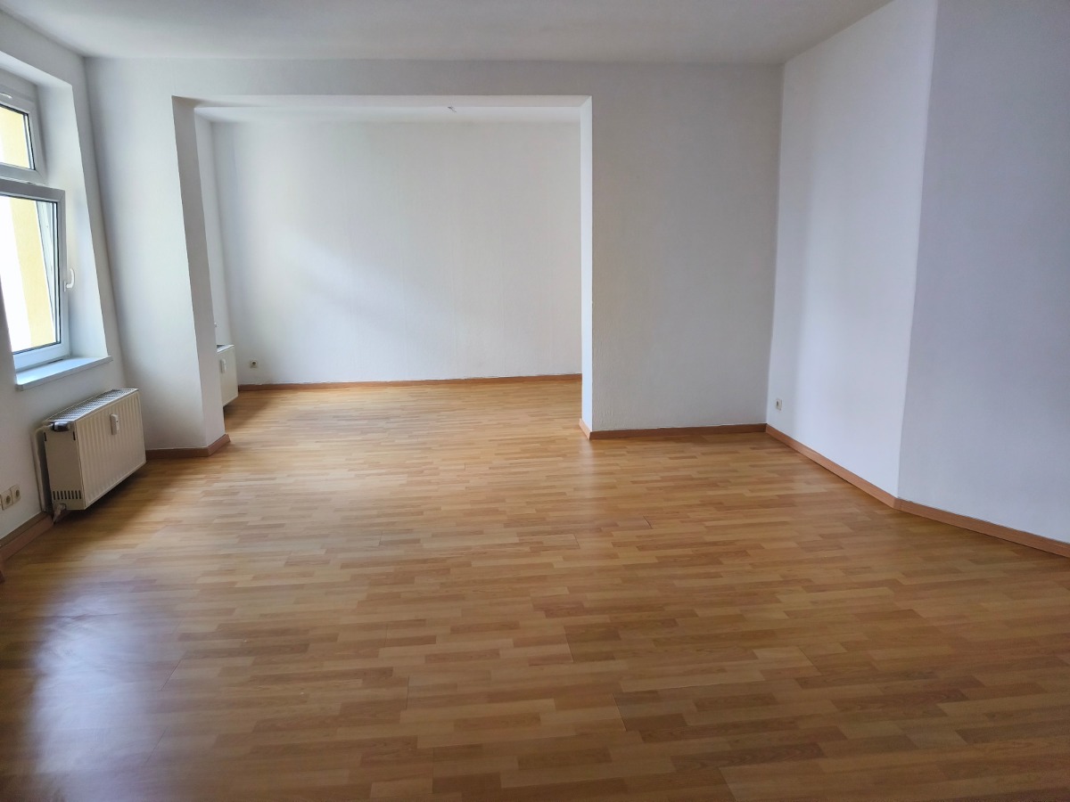 Wohnung mit großem Wohnbereich, Badewanne sowie Dusche in der Innenstadt, ruhig im Hinterhaus! - Photo 1