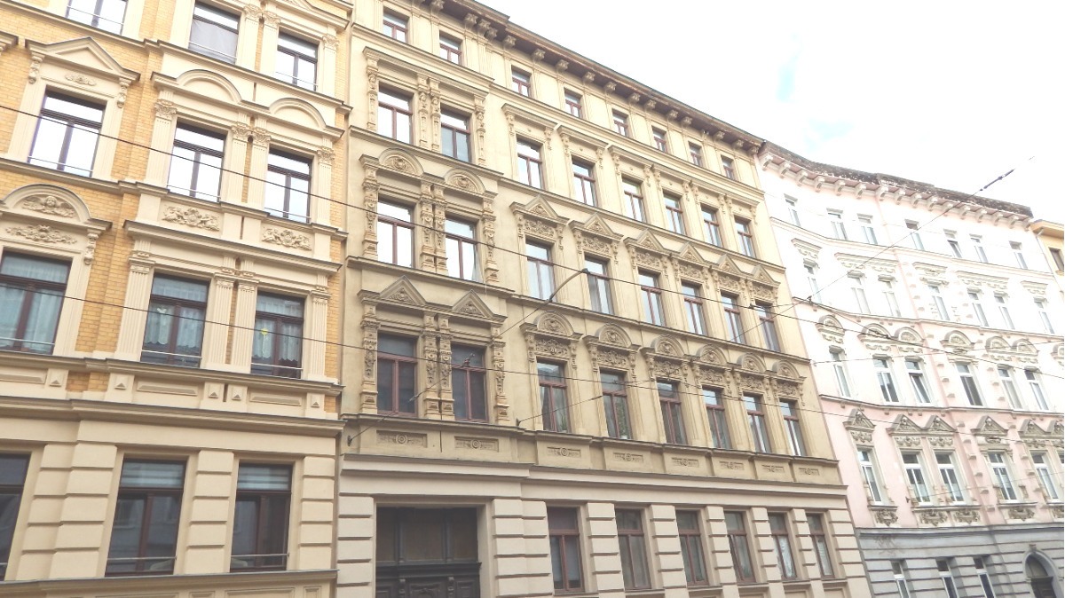 Mit 3 ungefähr gleichgroßen Räumen zzgl. Wohnraum Küche, Badewanne & Dusche. - Foto 3