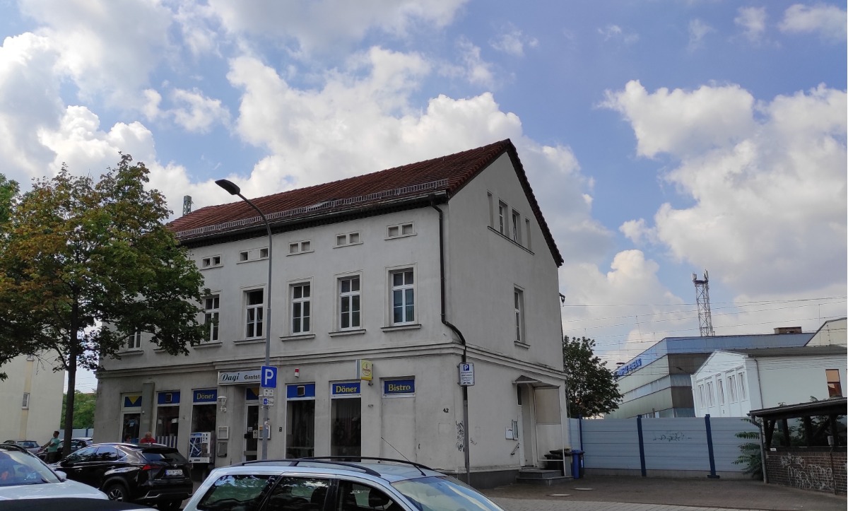 Neues Bad mit Wanne und Dusche bei 5 Zimmer mit zusätzlichen kleinen Büro - Photo 1
