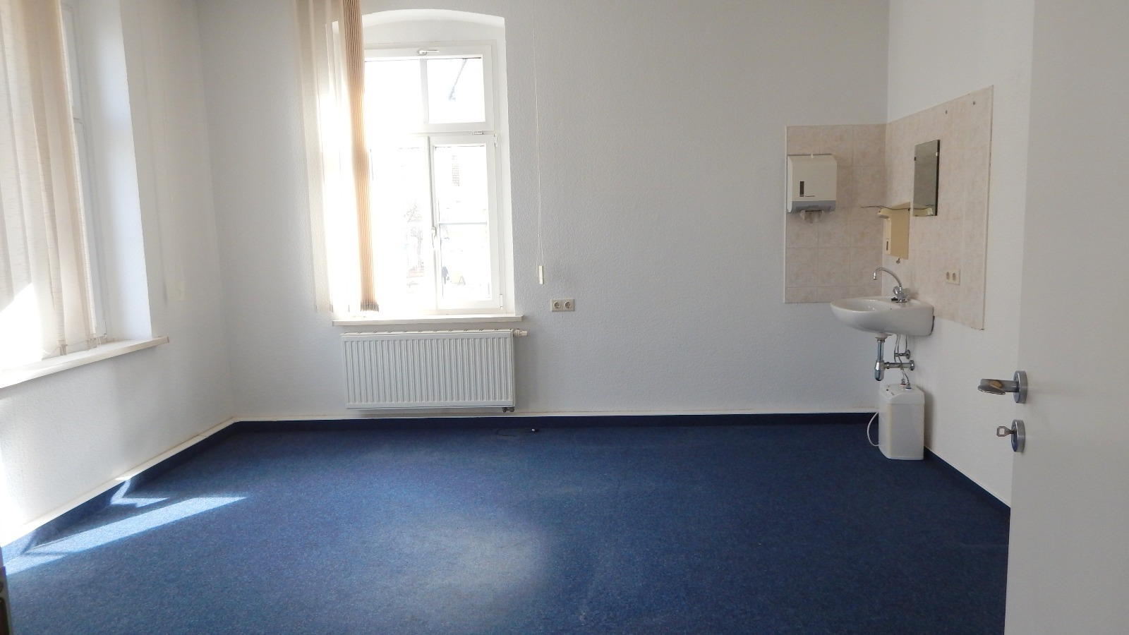 Neues Bad mit Wanne und Dusche bei 5 Zimmer mit zusätzlichen kleinen Büro - Photo 3