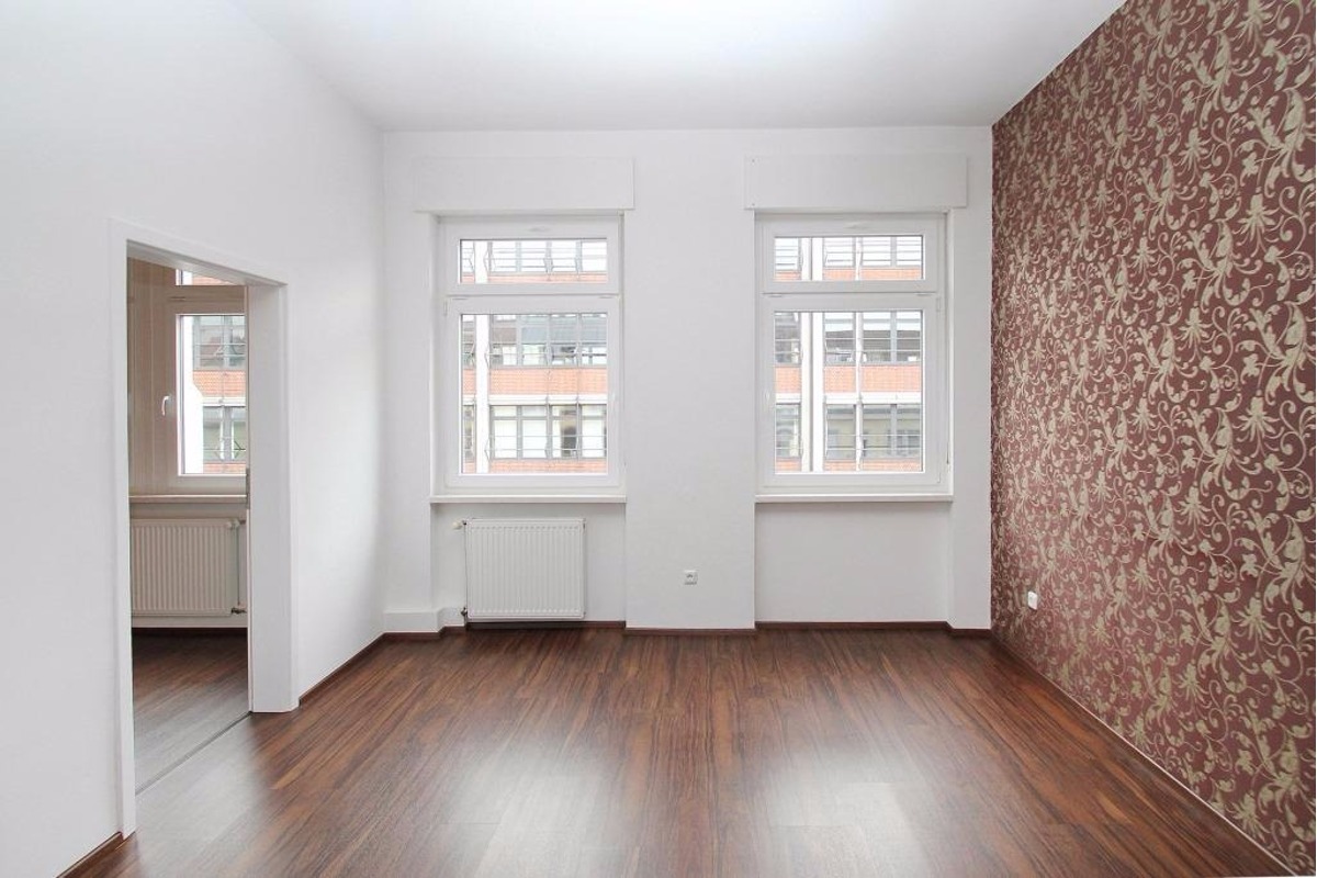 Modernisierte Altbauwohnung mit Küche und Tageslichtbad! - Photo 1