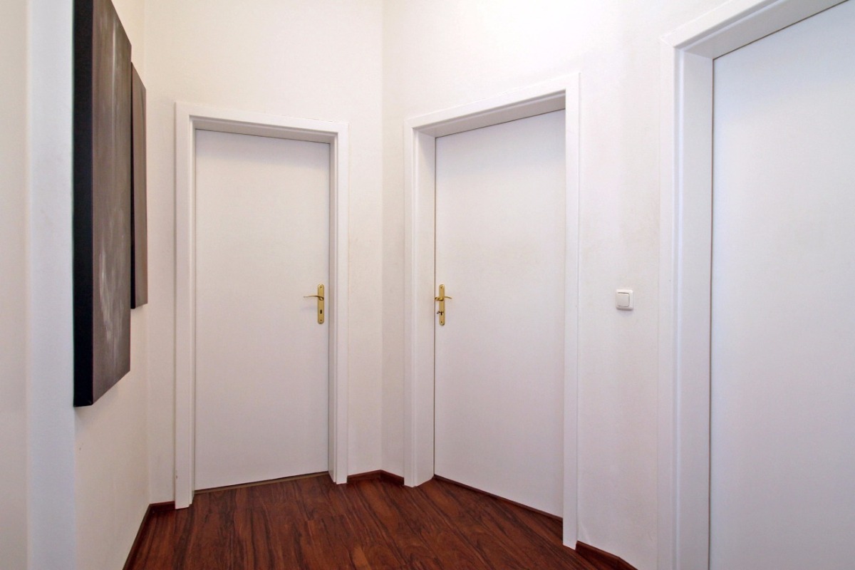 Modernisierte Altbauwohnung mit Küche und Tageslichtbad! - Photo 3