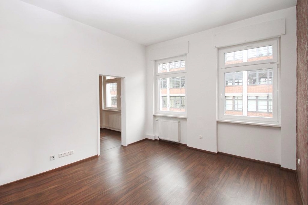 Modernisierte Altbauwohnung mit Küche und Tageslichtbad! - Photo 4